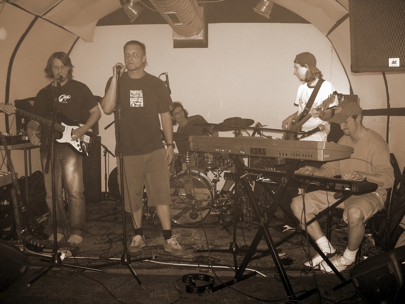 02_groovies_120506.jpg